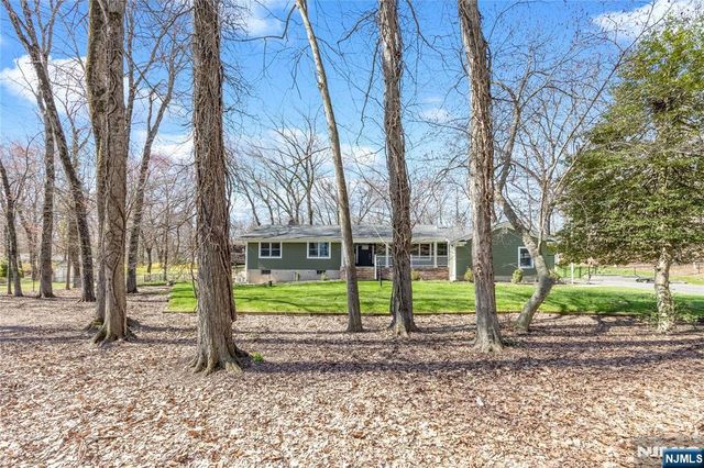 886 High Mountain Road, Franklin Lakes, NJ 07417