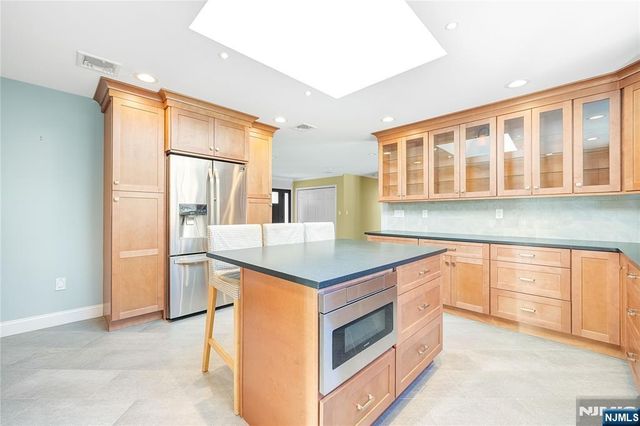 886 High Mountain Road, Franklin Lakes, NJ 07417