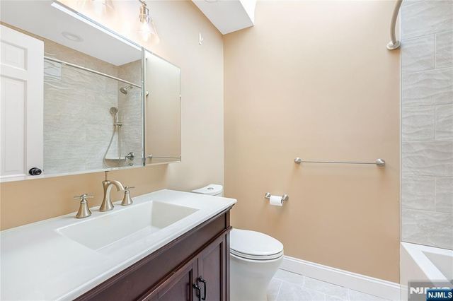 886 High Mountain Road, Franklin Lakes, NJ 07417