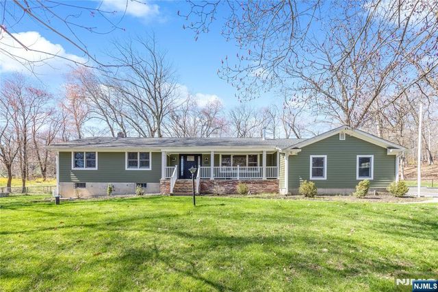 886 High Mountain Road, Franklin Lakes, NJ 07417