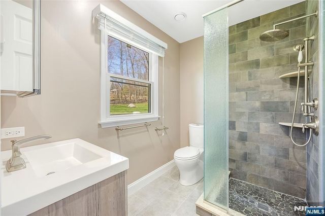 886 High Mountain Road, Franklin Lakes, NJ 07417