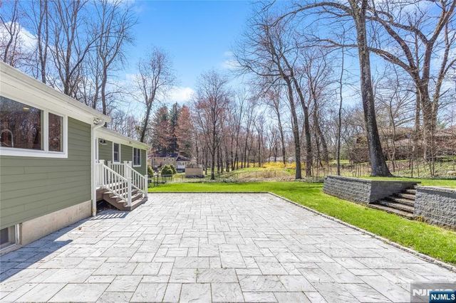 886 High Mountain Road, Franklin Lakes, NJ 07417