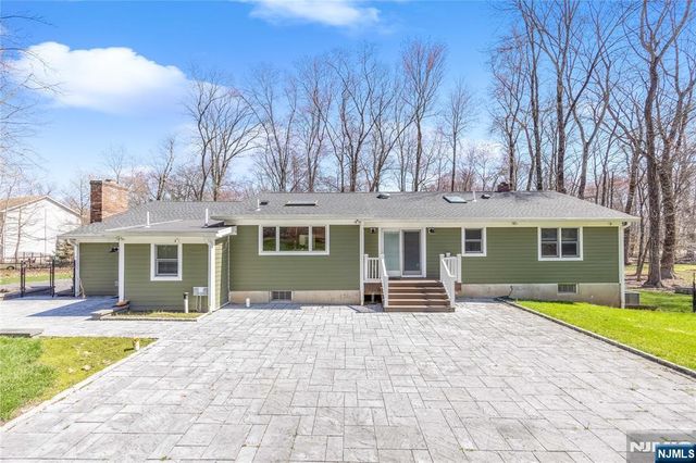 886 High Mountain Road, Franklin Lakes, NJ 07417