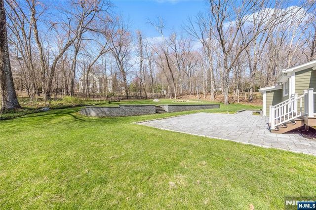 886 High Mountain Road, Franklin Lakes, NJ 07417