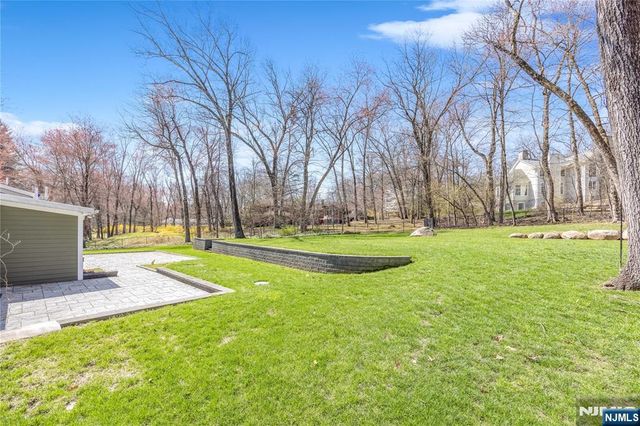 886 High Mountain Road, Franklin Lakes, NJ 07417