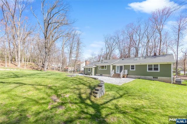 886 High Mountain Road, Franklin Lakes, NJ 07417