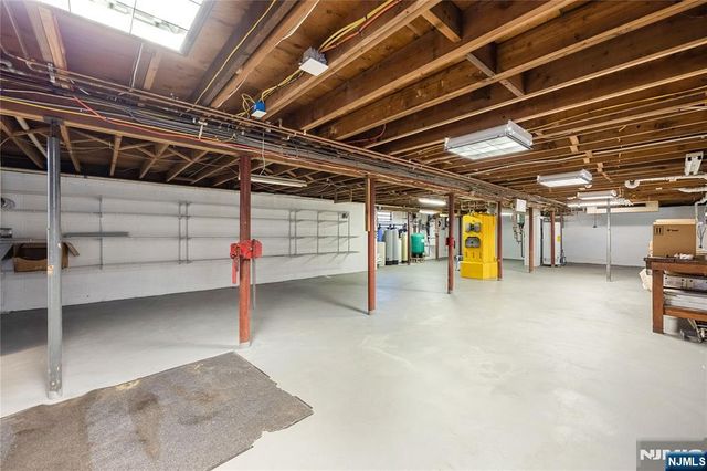 886 High Mountain Road, Franklin Lakes, NJ 07417