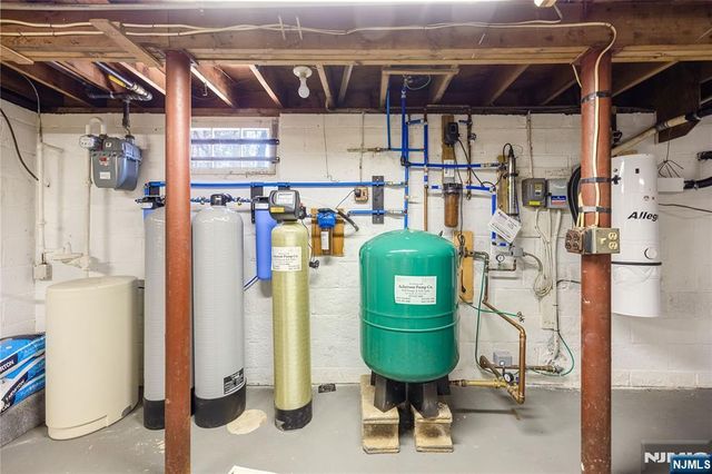 886 High Mountain Road, Franklin Lakes, NJ 07417