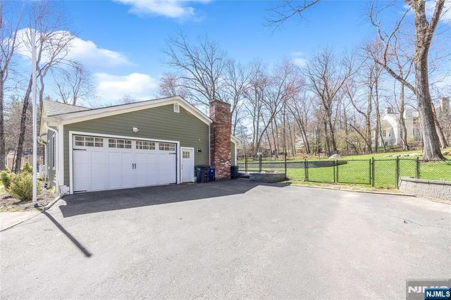 886 High Mountain Road, Franklin Lakes, NJ 07417