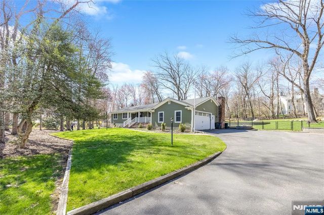 886 High Mountain Road, Franklin Lakes, NJ 07417
