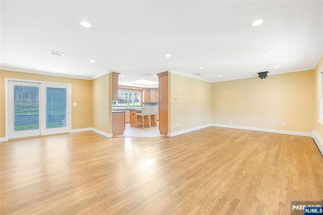 886 High Mountain Road, Franklin Lakes, NJ 07417