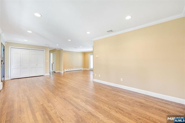 886 High Mountain Road, Franklin Lakes, NJ 07417