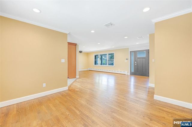 886 High Mountain Road, Franklin Lakes, NJ 07417