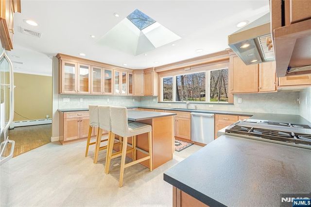 886 High Mountain Road, Franklin Lakes, NJ 07417