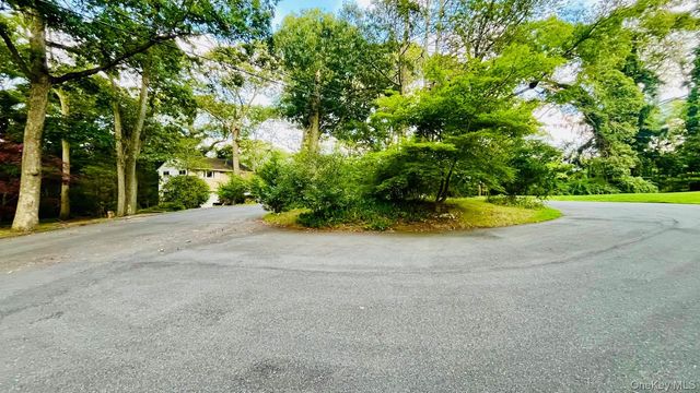 5 Arizona Place, Huntington Station, NY 11746