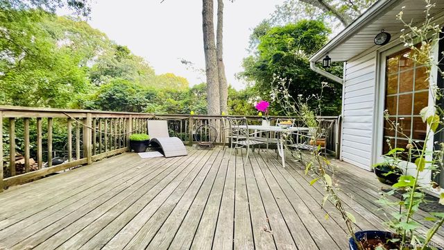 5 Arizona Place, Huntington Station, NY 11746