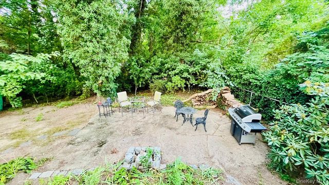 5 Arizona Place, Huntington Station, NY 11746