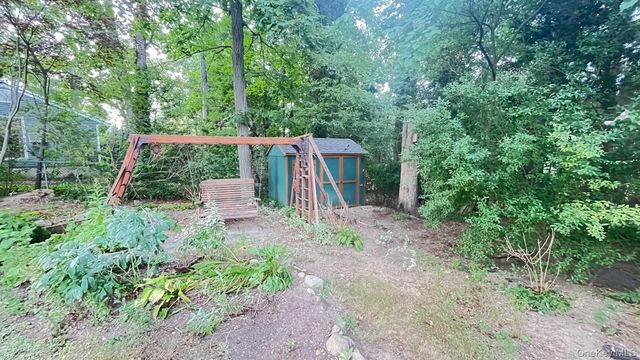 5 Arizona Place, Huntington Station, NY 11746