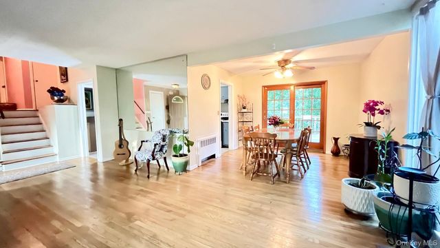 5 Arizona Place, Huntington Station, NY 11746