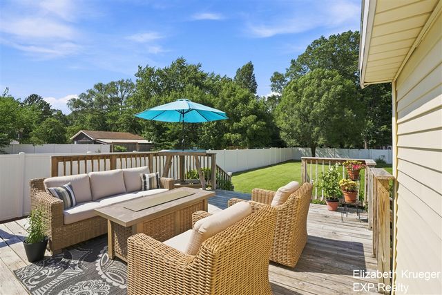 1134 Airport Road, Norton Shores, MI 49441