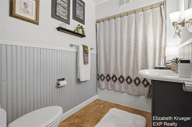 1134 Airport Road, Norton Shores, MI 49441