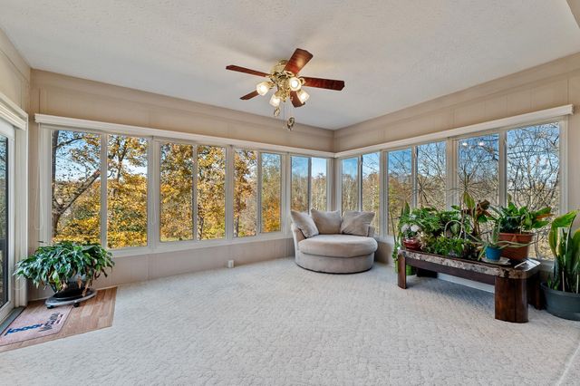 1048 Saint Ives Drive, Hurricane, WV 25526