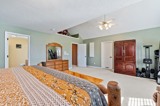 1048 Saint Ives Drive, Hurricane, WV 25526