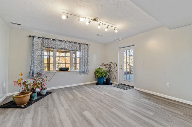 1048 Saint Ives Drive, Hurricane, WV 25526