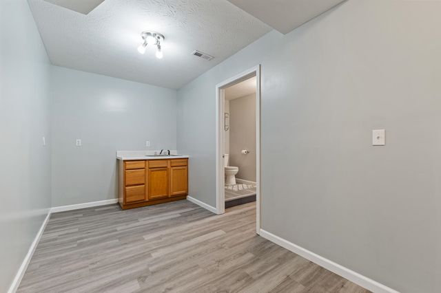 1048 Saint Ives Drive, Hurricane, WV 25526