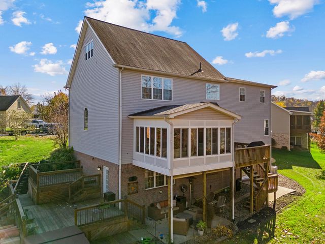 1048 Saint Ives Drive, Hurricane, WV 25526