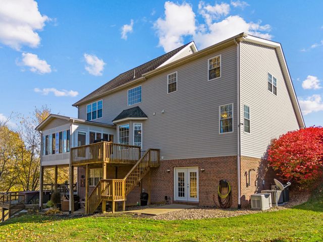 1048 Saint Ives Drive, Hurricane, WV 25526