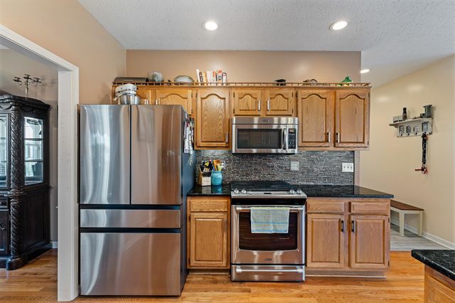 1048 Saint Ives Drive, Hurricane, WV 25526