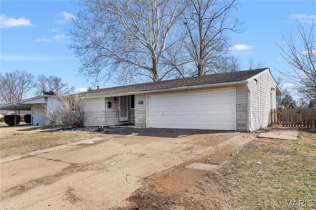 2150 Collier Drive, Florissant, MO 63031