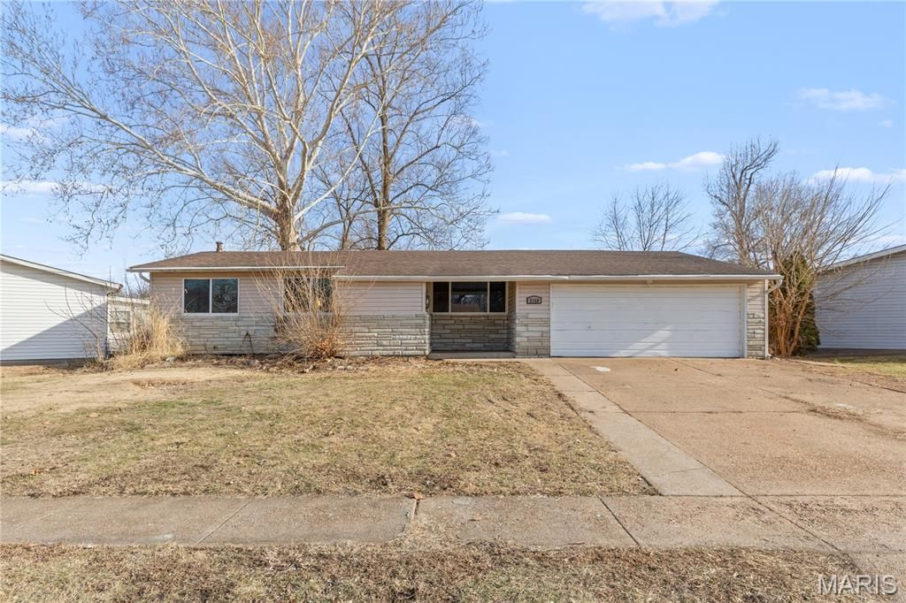 2150 Collier Drive, Florissant, MO 63031