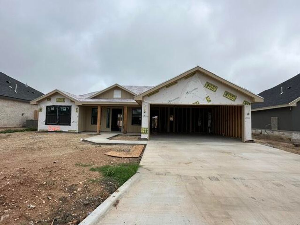 Image 2 of property listing at 3120 Maplewood Drive, San Angelo, TX 76904