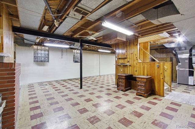 26347 Woodworth Circle, Dearborn Heights, MI 48127