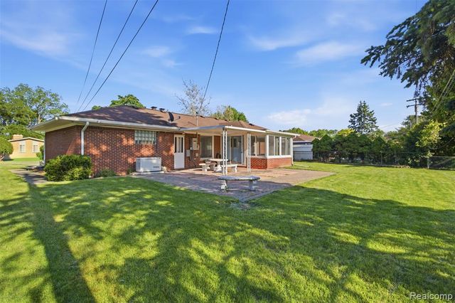 26347 Woodworth Circle, Dearborn Heights, MI 48127