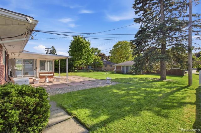 26347 Woodworth Circle, Dearborn Heights, MI 48127