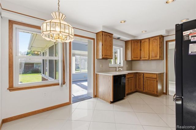 26347 Woodworth Circle, Dearborn Heights, MI 48127