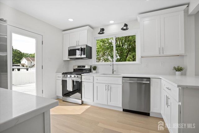 122 Fernhead Avenue, Spotswood, NJ 08884