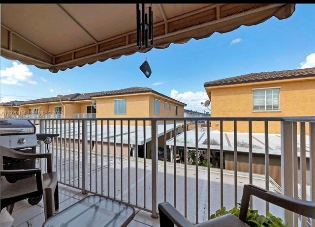 7698 W 34th Ln 10-202, Hialeah, FL 33018