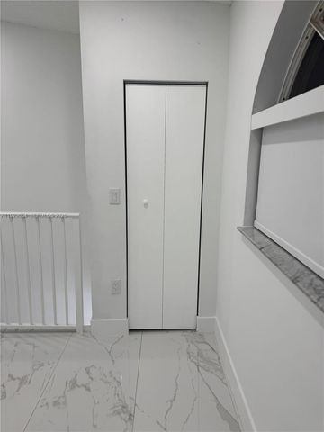 7698 W 34th Ln 10-202, Hialeah, FL 33018