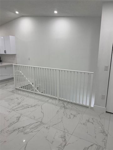 7698 W 34th Ln 10-202, Hialeah, FL 33018