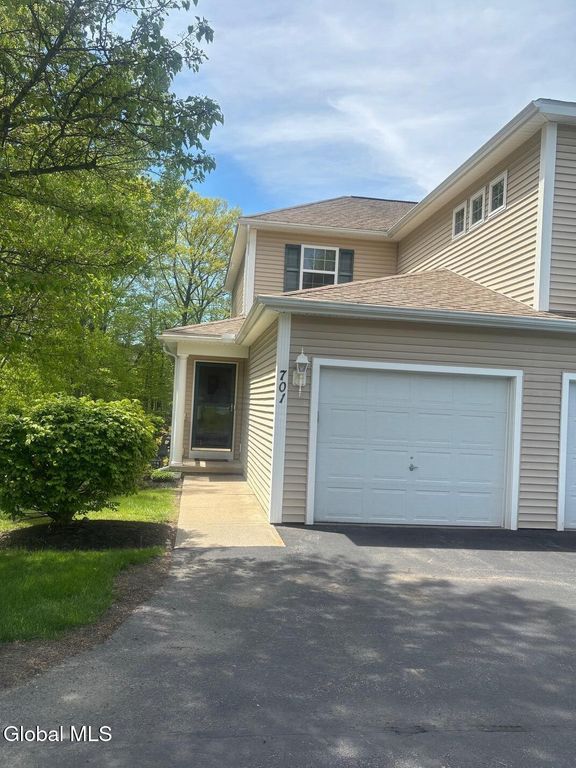 701 Royale Court, North Greenbush, NY 12180