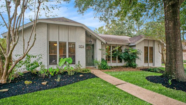3819 Golden Lake Drive, Kingwood, TX 77345