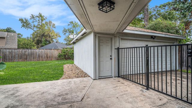 3819 Golden Lake Drive, Kingwood, TX 77345