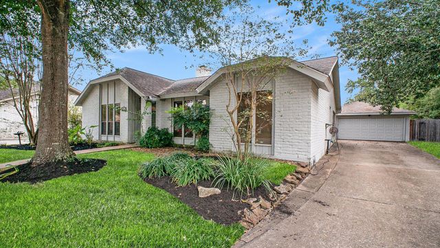 3819 Golden Lake Drive, Kingwood, TX 77345