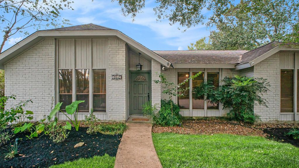 3819 Golden Lake Drive, Kingwood, TX 77345
