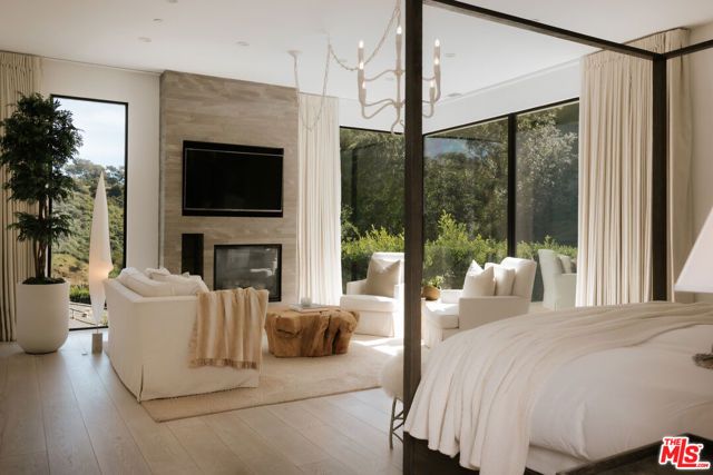 9852 San Circle, Beverly Hills, CA 90210