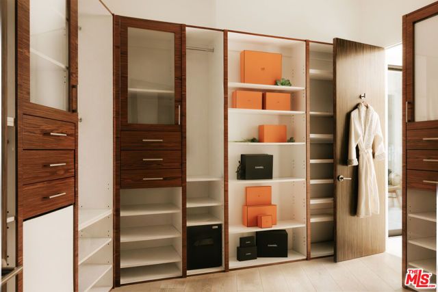 9852 San Circle, Beverly Hills, CA 90210